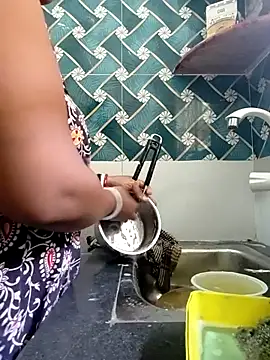 Hot-Tinaa online show from April 2026 06:03:01 AM