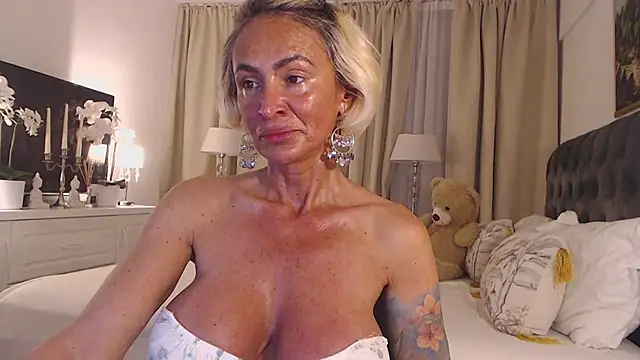 SilverMiss online show from March 2026 07:06:02 PM