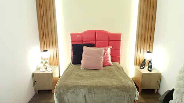 IvonneRoss  online show from February 2026 12:14:01 PM