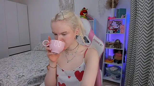 Mia WaterFall online show from February 2026 03:21:02 AM