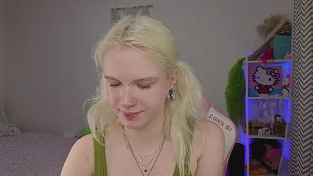 Mia WaterFall online show from April 2026 03:09:02 AM