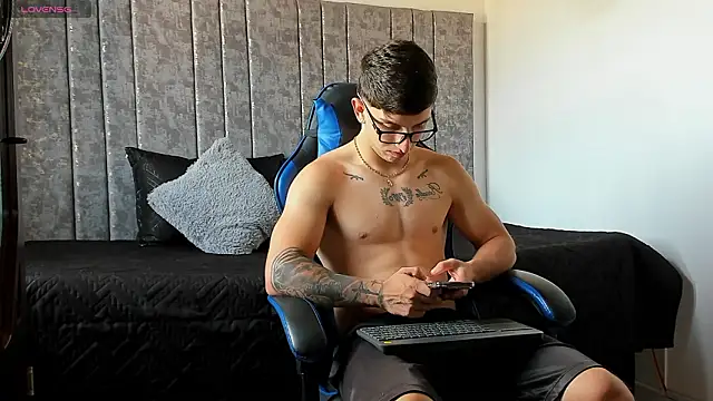 Calvin Hunter online show from March 2026 09:28:01 PM