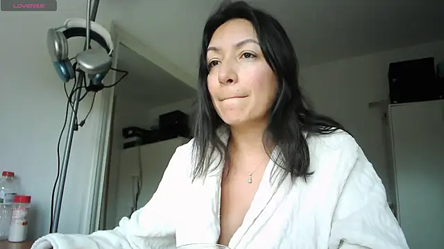 Snapshot of Yulian_Milf chatting on June 2026 12:36:02 PM Yulian Milf online show from June 2026 12:36:02 PM