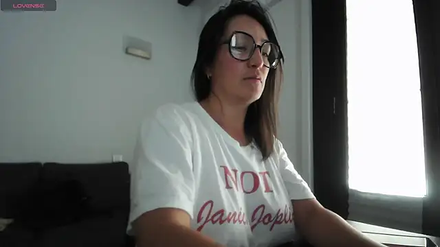 Snapshot of Yulian_Milf chatting on July 2026 10:33:01 AM Yulian Milf online show from July 2026 10:33:01 AM