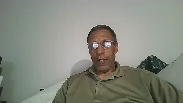 swimmer2496 online show from April 2026 12:57:01 AM