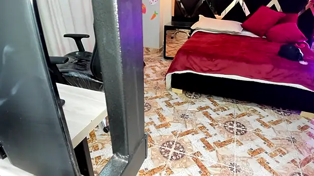 Lucia 24x online show from April 2026 01:19:01 PM