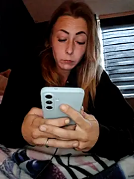 dewimp1 online show from April 2026 05:40:02 PM