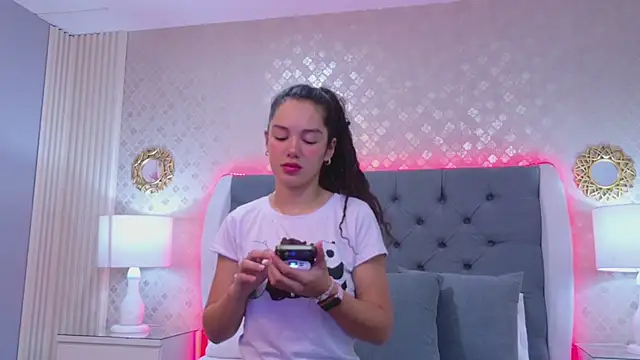 Snapshot of RoxanaAngel chatting on February 2026 01:48:02 PM RoxanaAngel online show from February 2026 01:48:02 PM