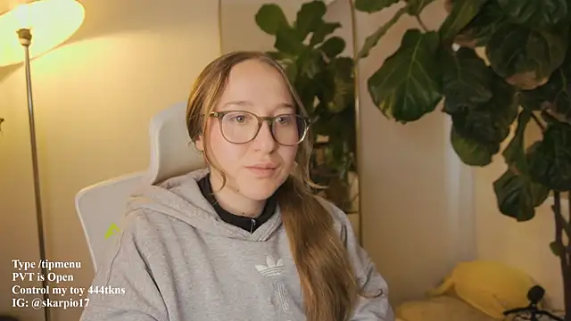 Scarlett NoirMuse online show from April 2026 09:31:01 PM