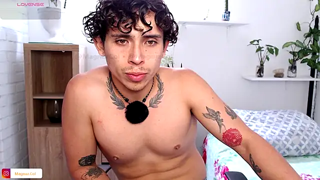 Magnuz Col online show from April 2026 05:23:01 PM