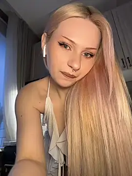 Snapshot of DayaFoxy chatting on April 2026 01:20:01 PM DayaFoxy online show from April 2026 01:20:01 PM