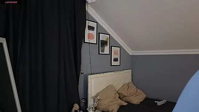 Naomi Demio online show from April 2026 12:06:02 PM