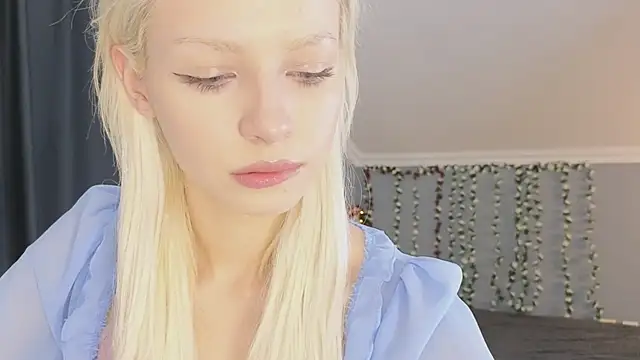 Naomi Demio online show from April 2026 12:42:01 PM