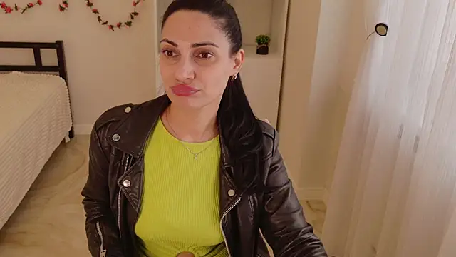 LovelyBeatrice online show from April 2026 11:57:02 AM