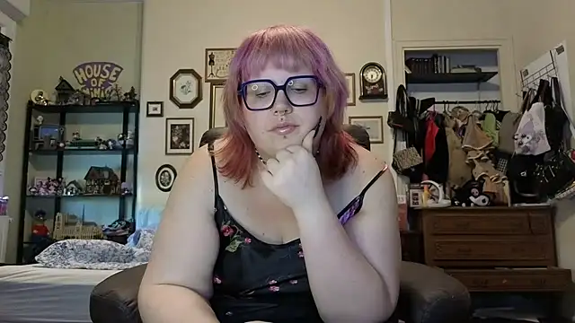 Snapshot of ProfaneHekate chatting on June 2026 06:31:01 PM ProfaneHekate online show from June 2026 06:31:01 PM