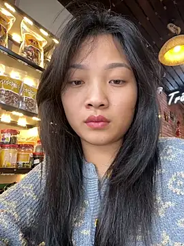 Lyn-be99 online show from April 2026 05:44:02 AM