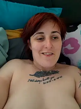 Snapshot of Tiara_XOX chatting on May 2026 09:48:01 AM Tiara XOX online show from May 2026 09:48:01 AM