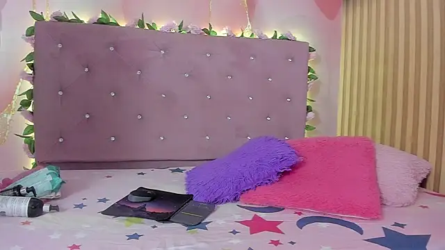 Melanie  Evans online show from April 2026 10:54:01 AM