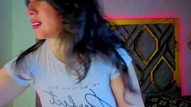 Luvienne online show from February 2026 07:34:01 PM