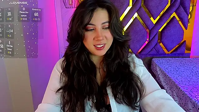 Luvienne online show from April 2026 07:06:01 PM