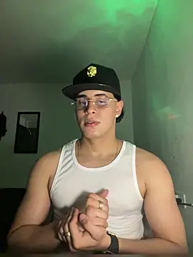 Maximuz1920 online show from April 2026 06:22:02 AM