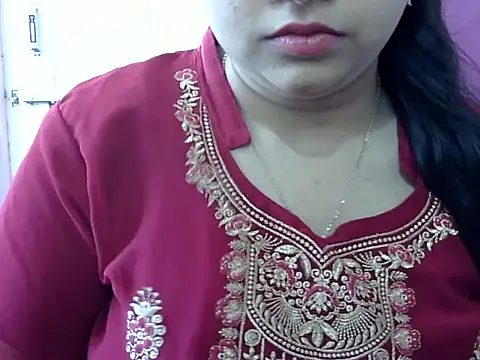 Snapshot of Cute_Aliyaa chatting on May 2026 10:10:01 AM Cute Aliyaa online show from May 2026 10:10:01 AM