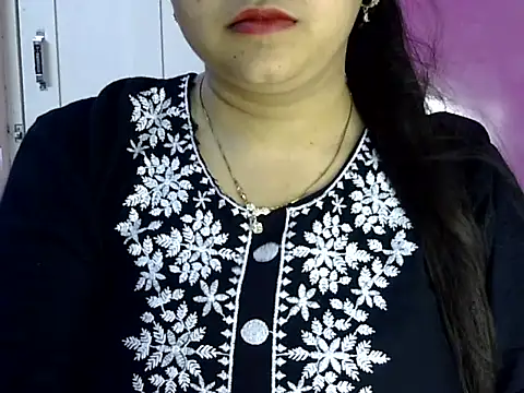 Snapshot of Cute_Aliyaa chatting on May 2026 01:51:01 PM Cute Aliyaa online show from May 2026 01:51:01 PM