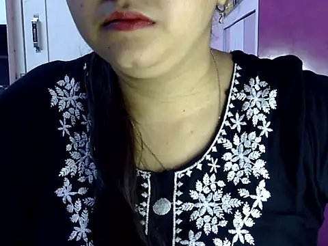 Snapshot of Cute_Aliyaa chatting on May 2026 01:18:02 PM Cute Aliyaa online show from May 2026 01:18:02 PM