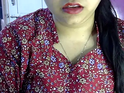 Snapshot of Cute_Aliyaa chatting on June 2026 12:18:01 PM Cute Aliyaa online show from June 2026 12:18:01 PM