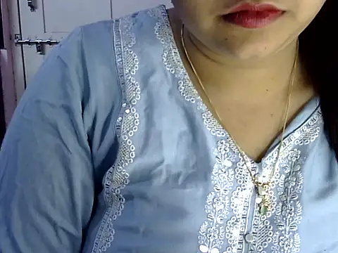 Snapshot of Cute_Aliyaa chatting on June 2026 01:39:02 PM Cute Aliyaa online show from June 2026 01:39:02 PM