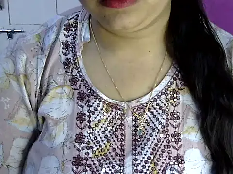 Snapshot of Cute_Aliyaa chatting on June 2026 01:37:01 PM Cute Aliyaa online show from June 2026 01:37:01 PM