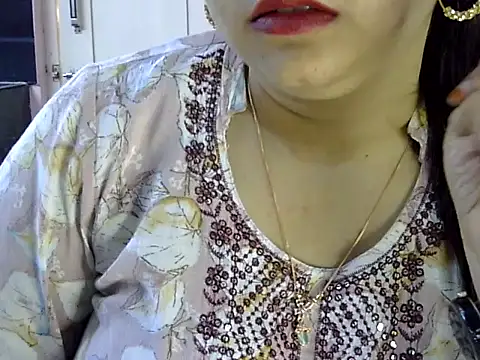 Snapshot of Cute_Aliyaa chatting on June 2026 11:02:01 AM Cute Aliyaa online show from June 2026 11:02:01 AM
