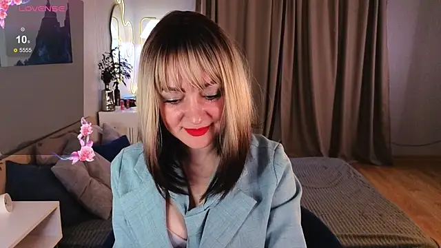 Oliiviaa  online show from February 2026 08:10:01 AM