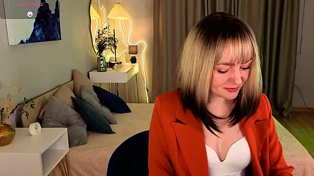 Oliiviaa  online show from February 2026 08:14:01 AM