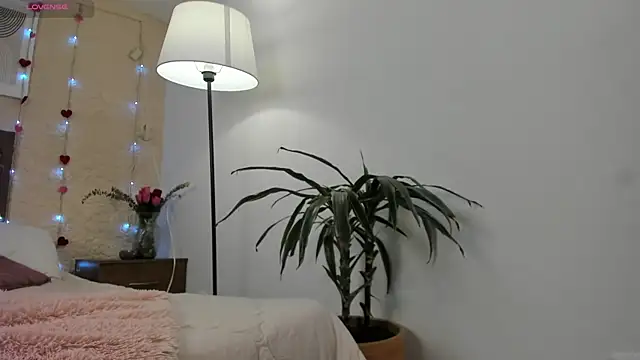 SalomeStorm  online show from February 2026 01:31:02 PM