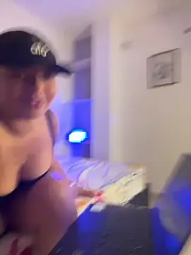 Kira Spiicy online show from February 2026 01:45:01 PM