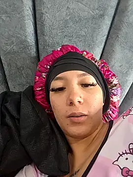 Snapshot of alaia_princess chatting on April 2026 07:44:01 AM alaia princess online show from April 2026 07:44:01 AM