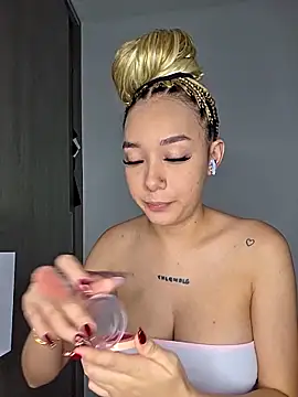 Snapshot of alaia_princess chatting on May 2026 11:21:02 PM alaia princess online show from May 2026 11:21:02 PM