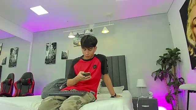 Raphael Nyon online show from March 2026 03:23:02 AM