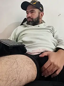 hairyandbigmann online show from February 2026 02:21:02 PM