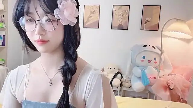 Luminous4173 online show from April 2026 06:05:02 AM