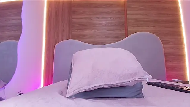 shaina adams online show from February 2026 12:03:01 PM