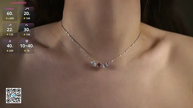 Candylolly    online show from April 2026 06:10:01 PM