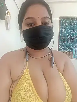 Snapshot of Aliya_Hott chatting on July 2026 06:39:01 AM Aliya Hott online show from July 2026 06:39:01 AM