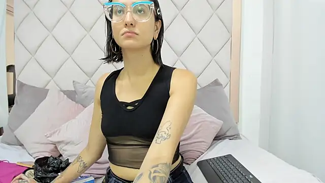Snapshot of crystalstonee chatting on June 2026 09:48:01 PM crystalstonee online show from June 2026 09:48:01 PM