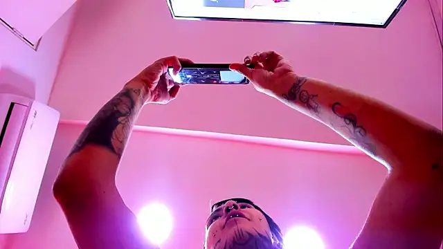 Dahliablack online show from April 2026 12:36:02 PM