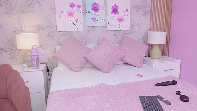 AlejandraMartinezz online show from February 2026 12:54:01 PM