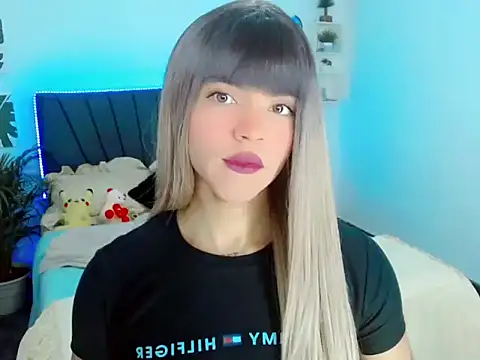 Snapshot of ZoeSchmmit chatting on June 2026 04:06:01 PM ZoeSchmmit online show from June 2026 04:06:01 PM