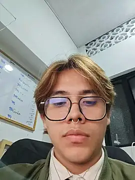 Snapshot of benji_vampire chatting on February 2026 01:24:02 AM benji vampire online show from February 2026 01:24:02 AM