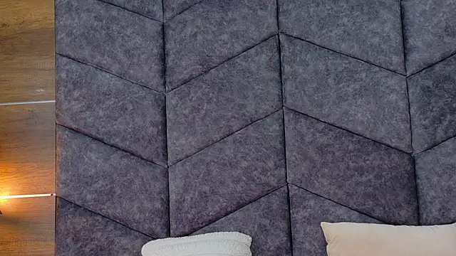 AnnieRouse   online show from April 2026 11:38:01 AM